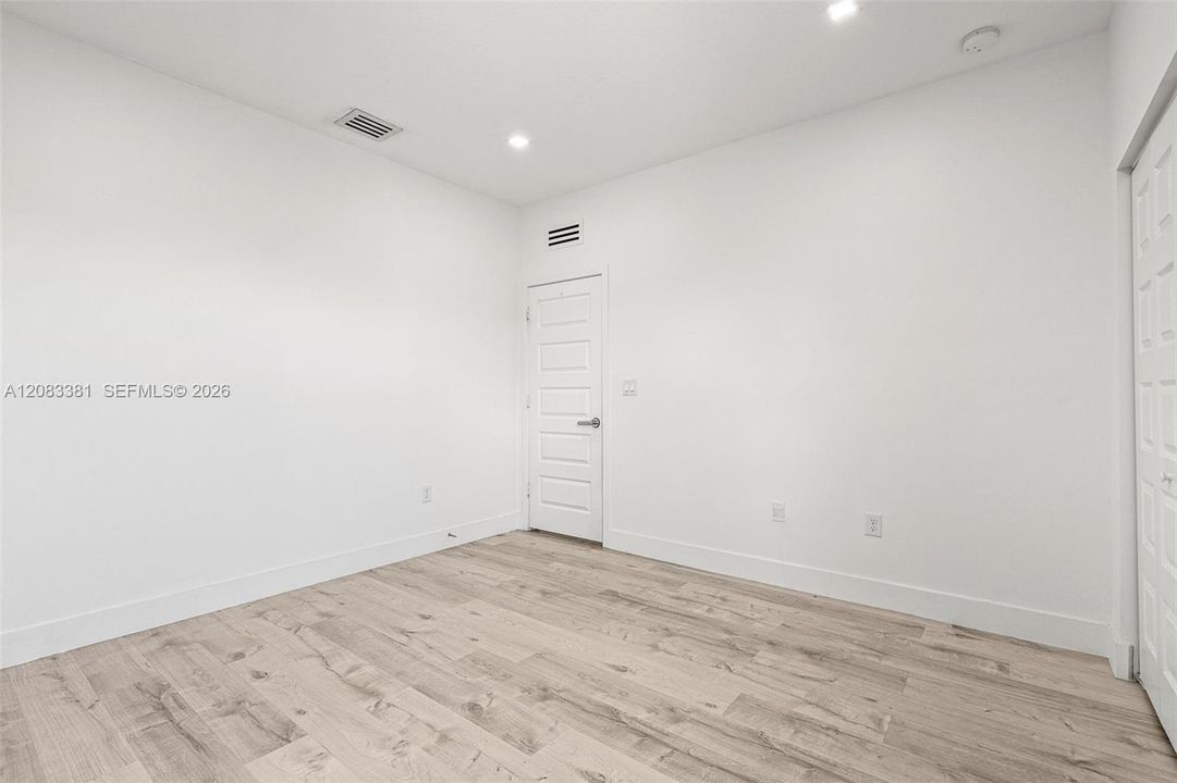 En Venta: $895,000 (4 camas, 3 baños, 2020 Pies cuadrados)