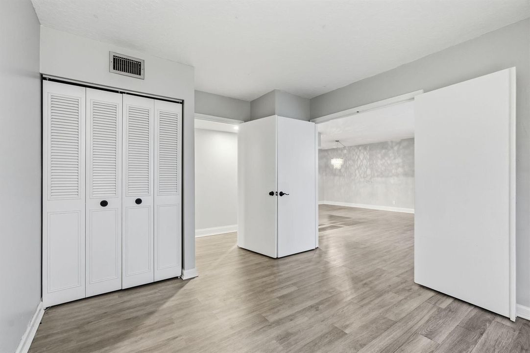 13-web-or-mls-1104_Green_Pine_Boulevard_