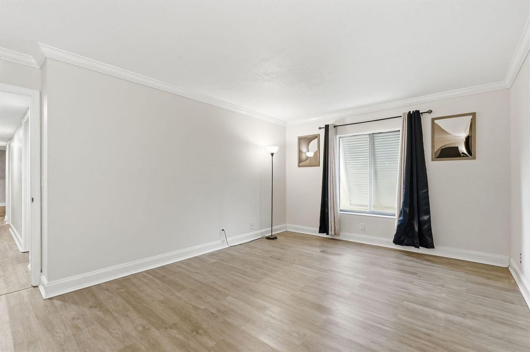 2-web-or-mls-1104_Green_Pine_Boulevard_U