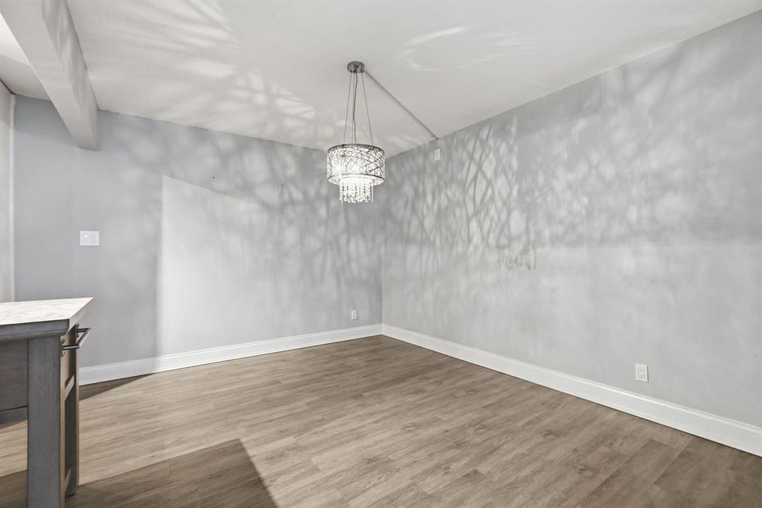 17-web-or-mls-1104_Green_Pine_Boulevard_