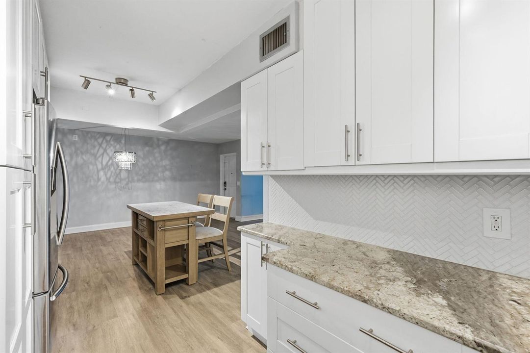 21-web-or-mls-1104_Green_Pine_Boulevard_