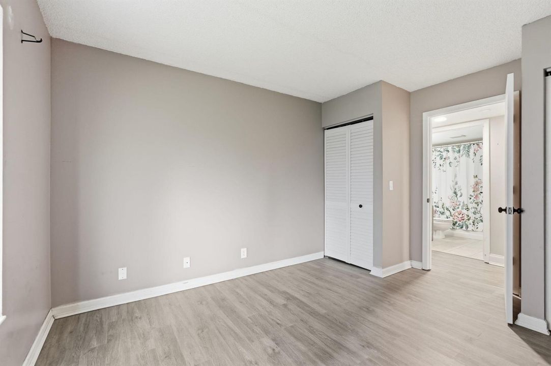10-web-or-mls-1104_Green_Pine_Boulevard_