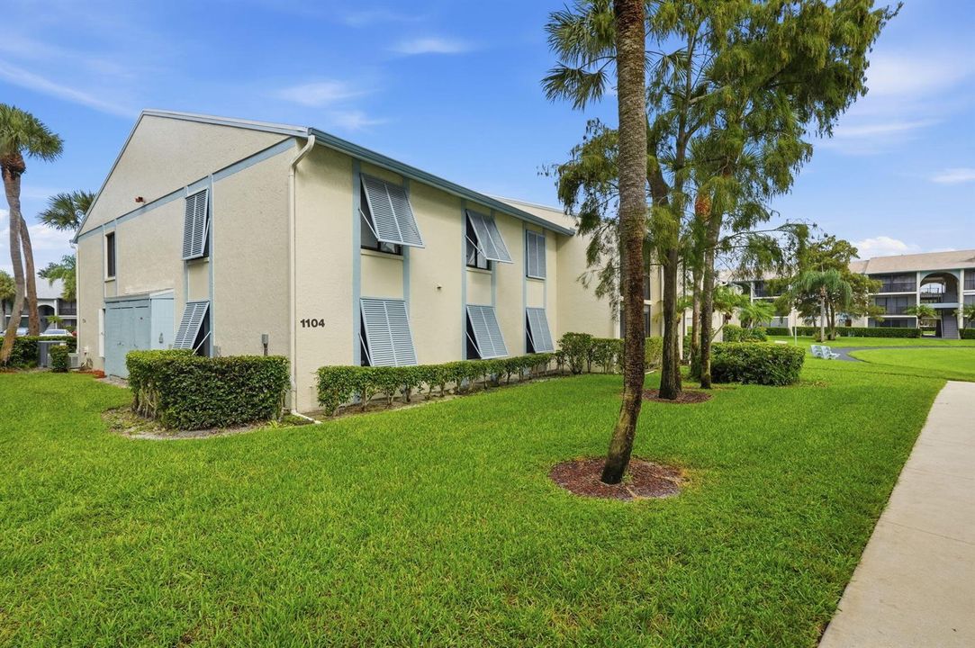 38-web-or-mls-1104_Green_Pine_Boulevard_