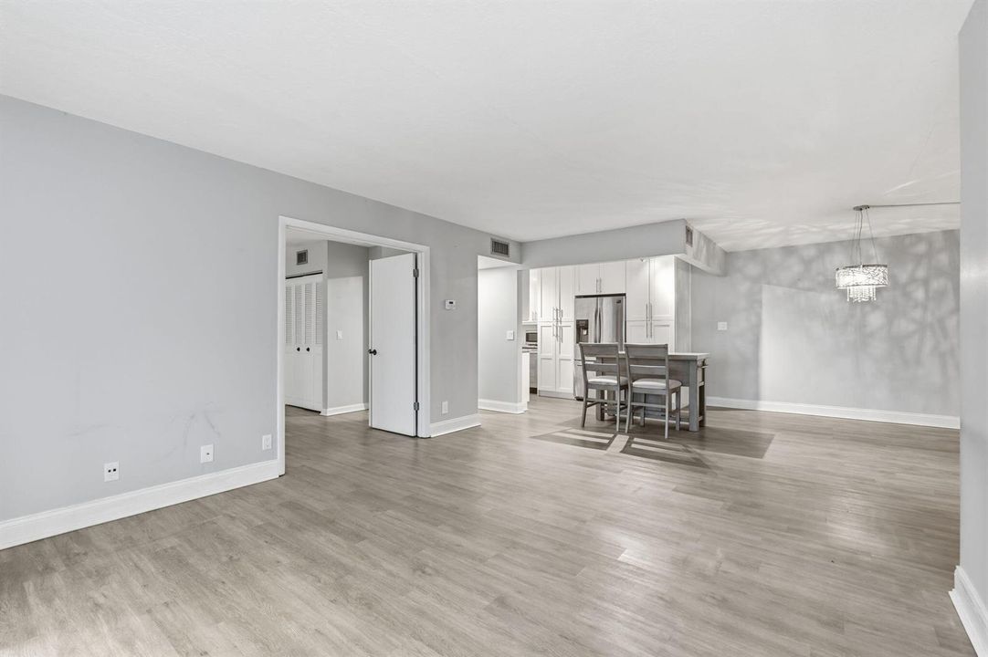 24-web-or-mls-1104_Green_Pine_Boulevard_