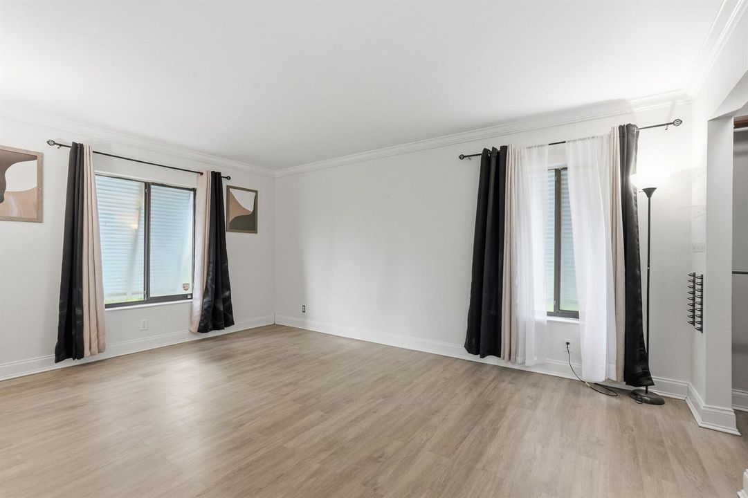 1-web-or-mls-1104_Green_Pine_Boulevard_U