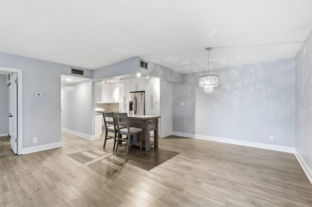15-web-or-mls-1104_Green_Pine_Boulevard_