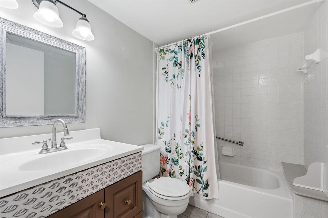 7-web-or-mls-1104_Green_Pine_Boulevard_U