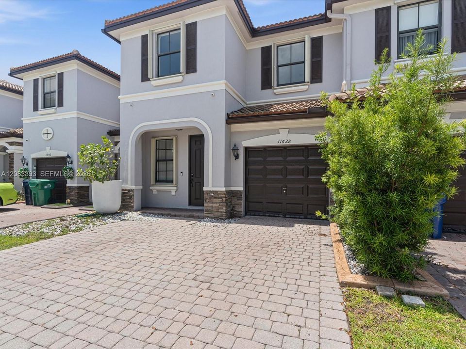 For Rent: $4,300 (4 beds, 3 baths, 1912 Square Feet)