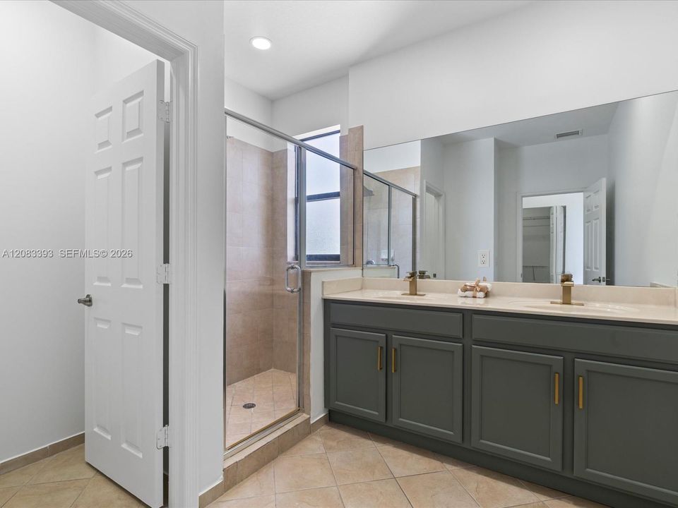 For Rent: $4,300 (4 beds, 3 baths, 1912 Square Feet)