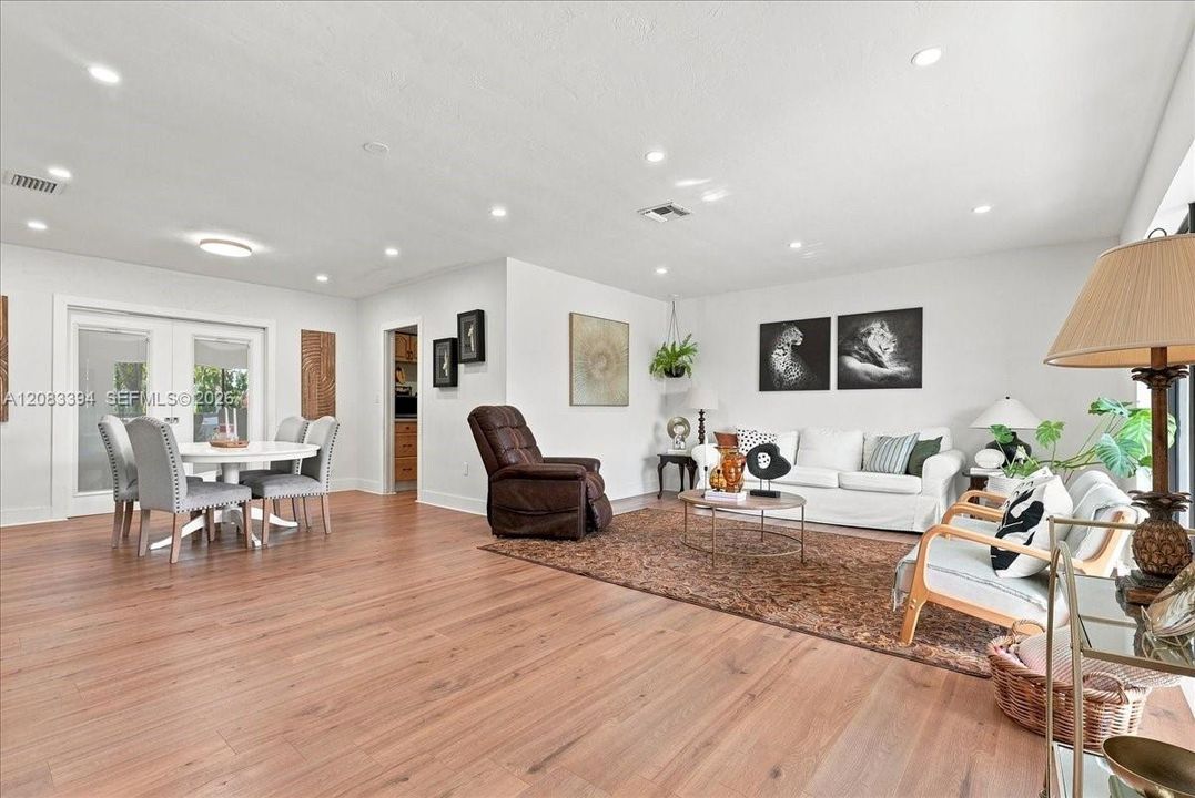En Venta: $685,000 (3 camas, 2 baños, 1788 Pies cuadrados)