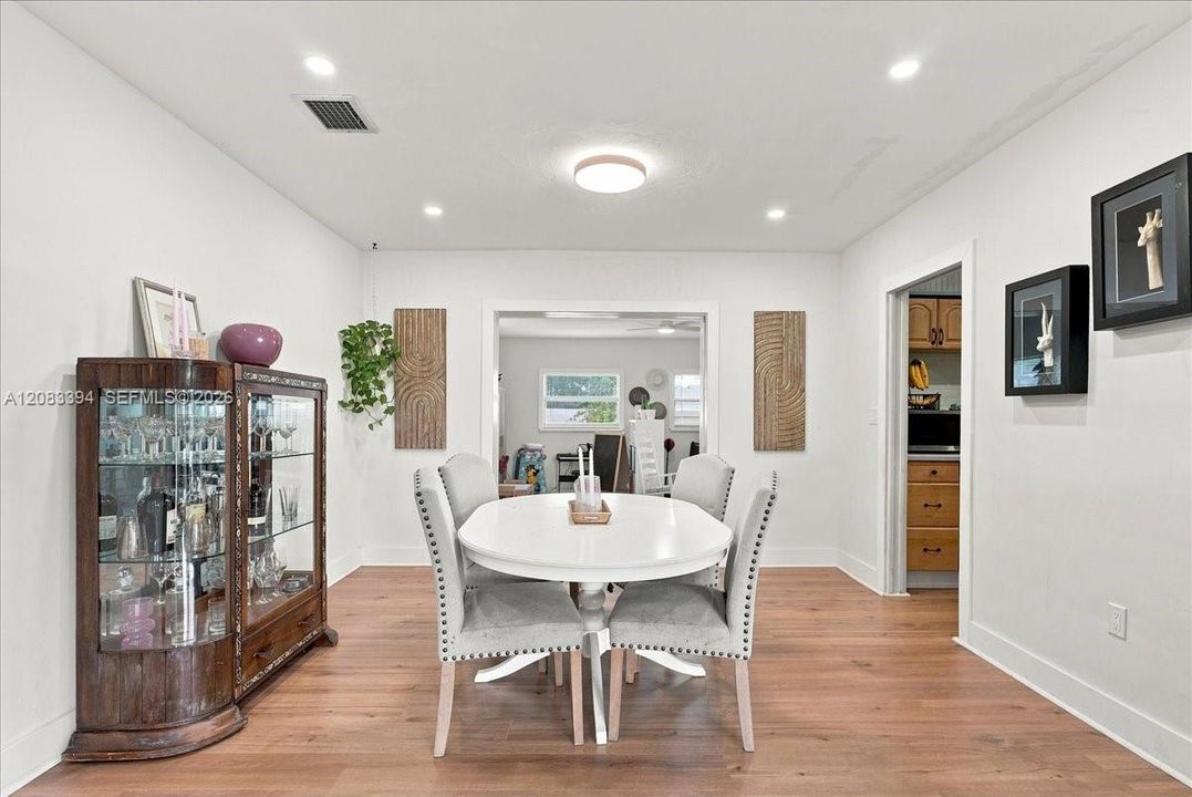 En Venta: $685,000 (3 camas, 2 baños, 1788 Pies cuadrados)