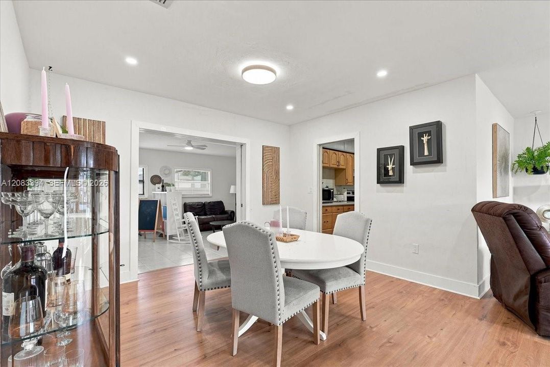 En Venta: $685,000 (3 camas, 2 baños, 1788 Pies cuadrados)