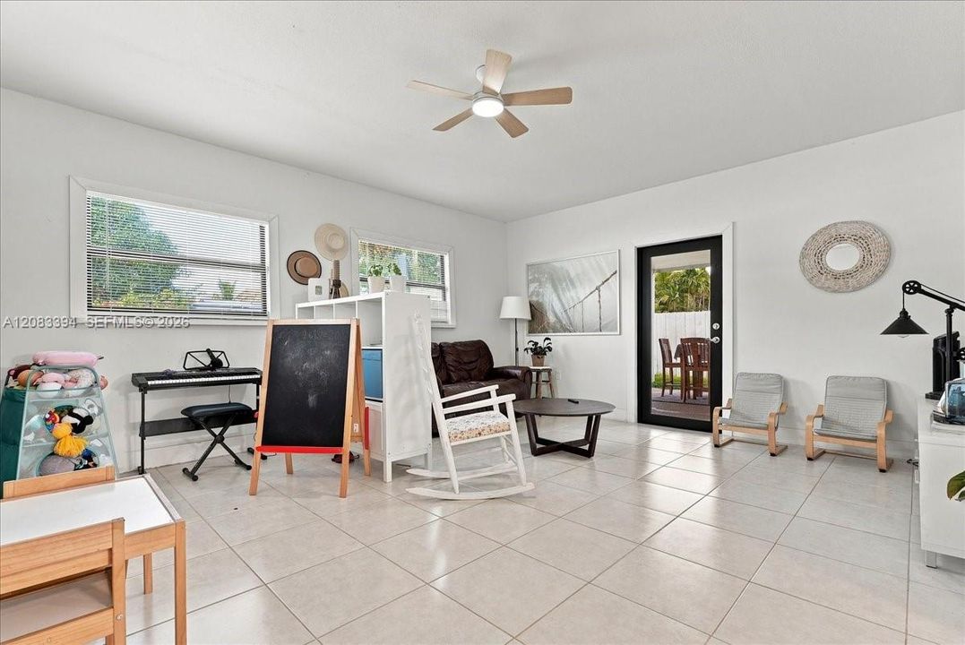 En Venta: $685,000 (3 camas, 2 baños, 1788 Pies cuadrados)