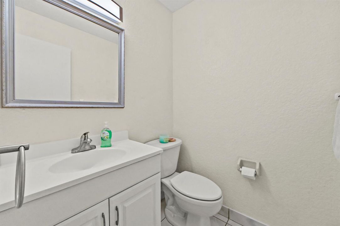 14 Bathroom 01