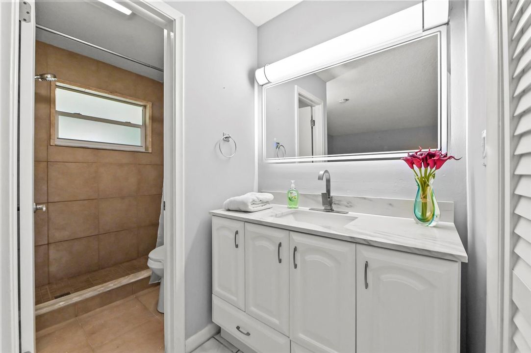 19 Bathroom 01