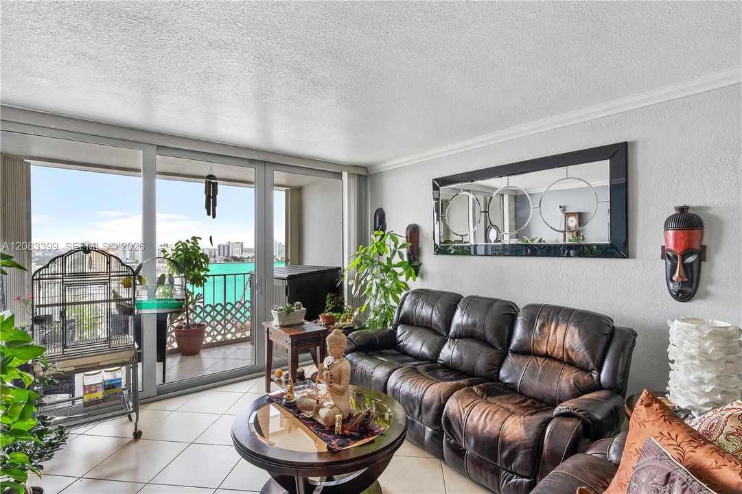 En Venta: $270,000 (1 camas, 1 baños, 940 Pies cuadrados)