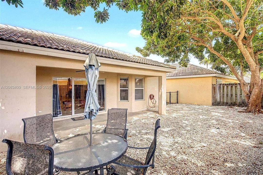 En Venta: $630,000 (3 camas, 2 baños, 1978 Pies cuadrados)
