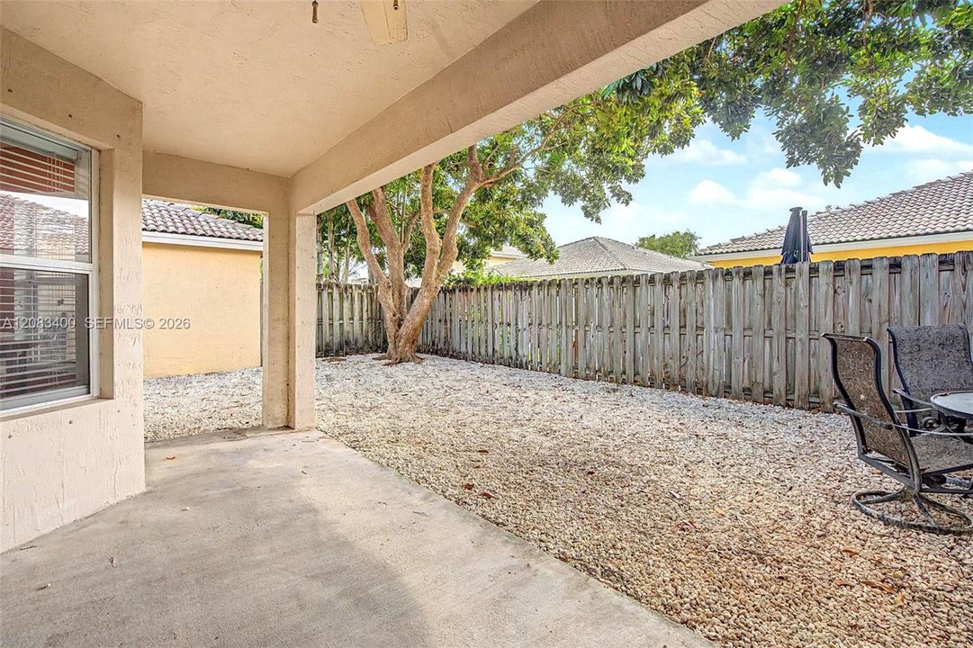 En Venta: $630,000 (3 camas, 2 baños, 1978 Pies cuadrados)
