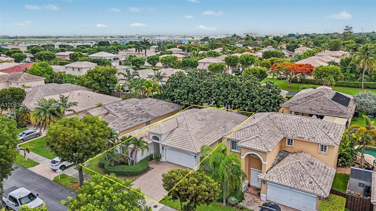 En Venta: $630,000 (3 camas, 2 baños, 1978 Pies cuadrados)