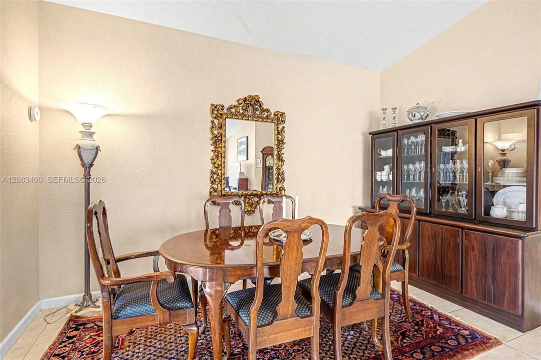 En Venta: $630,000 (3 camas, 2 baños, 1978 Pies cuadrados)