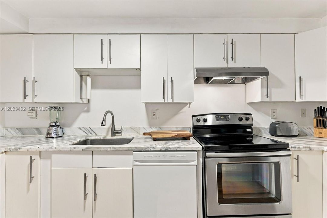 For Sale: $225,000 (1 beds, 1 baths, 540 Square Feet)
