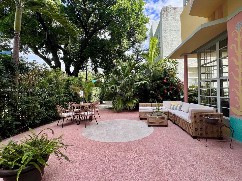 For Sale: $225,000 (1 beds, 1 baths, 540 Square Feet)