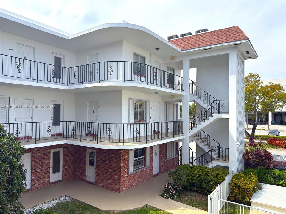 На продажу: $405,000 (2 спален, 2 ванн, 1079 Квадратных фут)