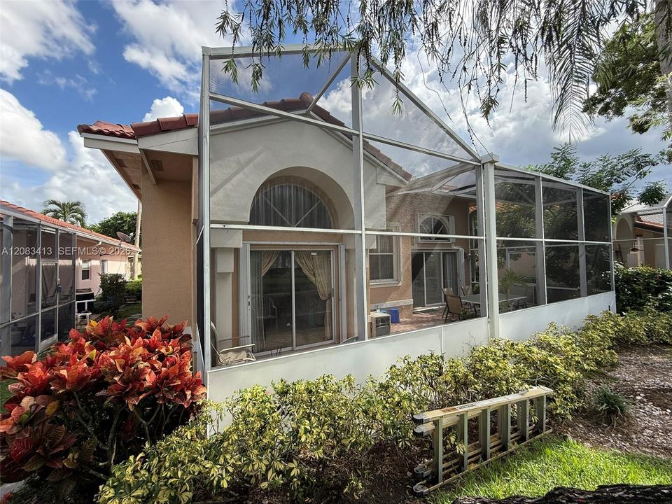 На продажу: $749,999 (3 спален, 2 ванн, 2103 Квадратных фут)
