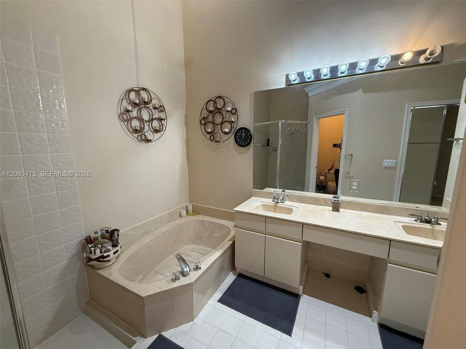 На продажу: $749,999 (3 спален, 2 ванн, 2103 Квадратных фут)
