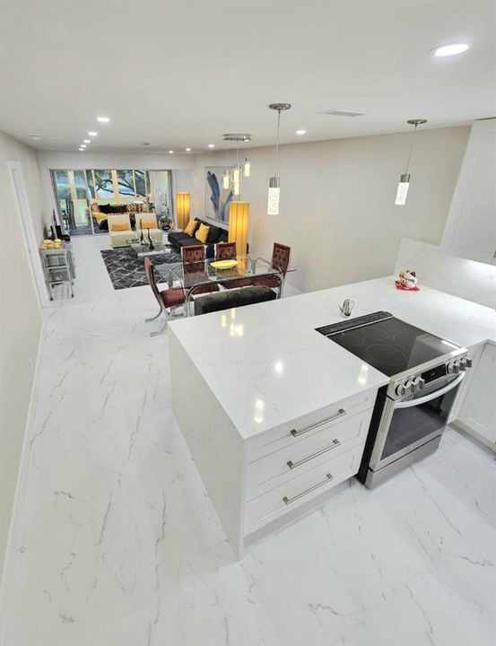 Luxury Condo, 1631 NW 18th Ave 201