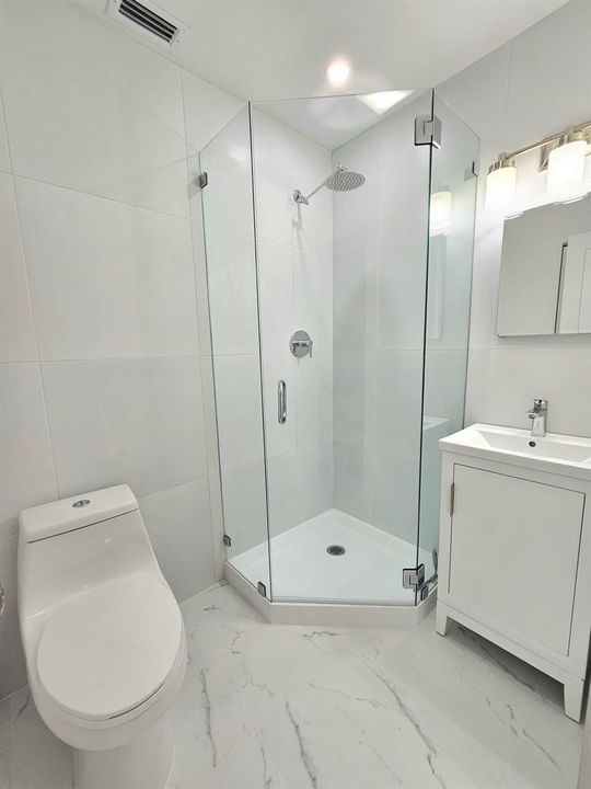 Second En-suite Bathroom, Custom Glass S