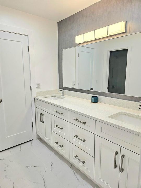 Master Vanity - 84 inch Quartz Double Ko