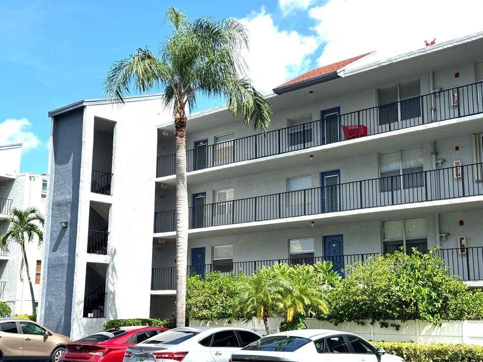 3rd floor end unit 001