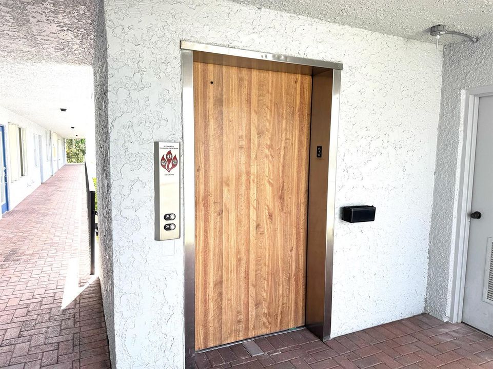 elevator 001