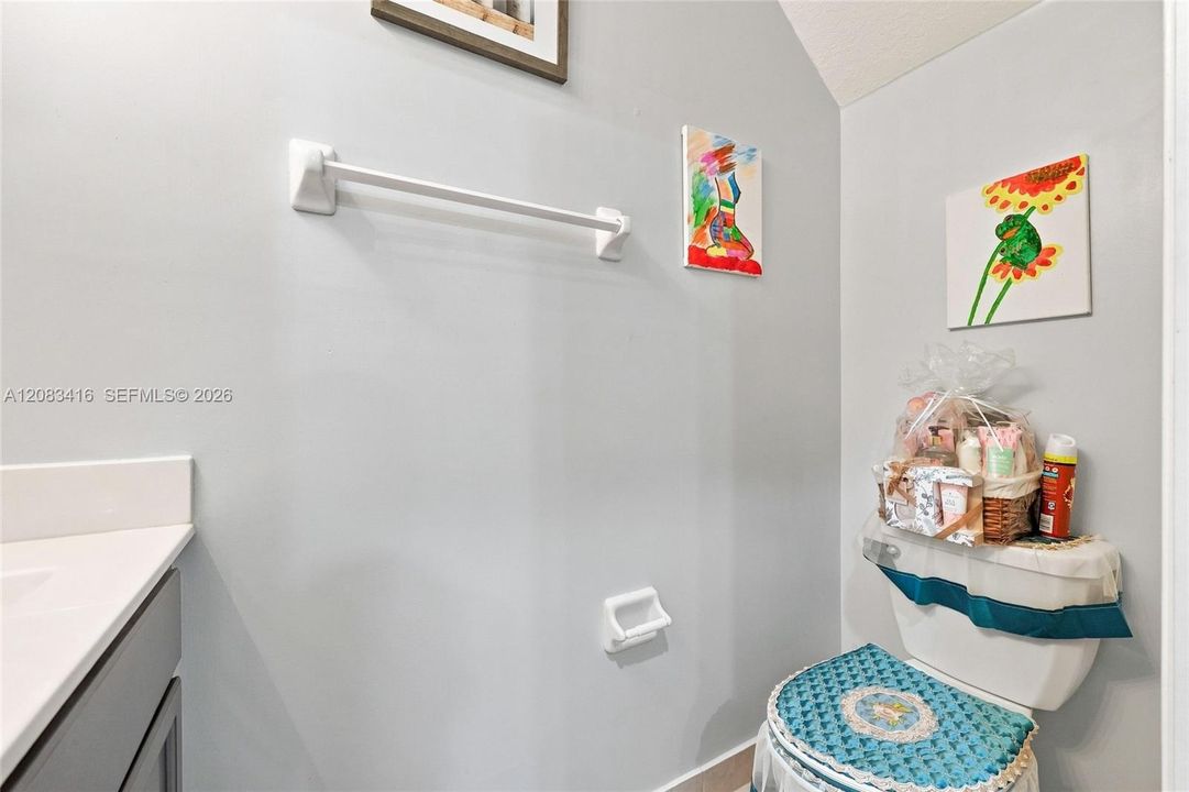For Sale: $390,000 (3 beds, 2 baths, 1499 Square Feet)