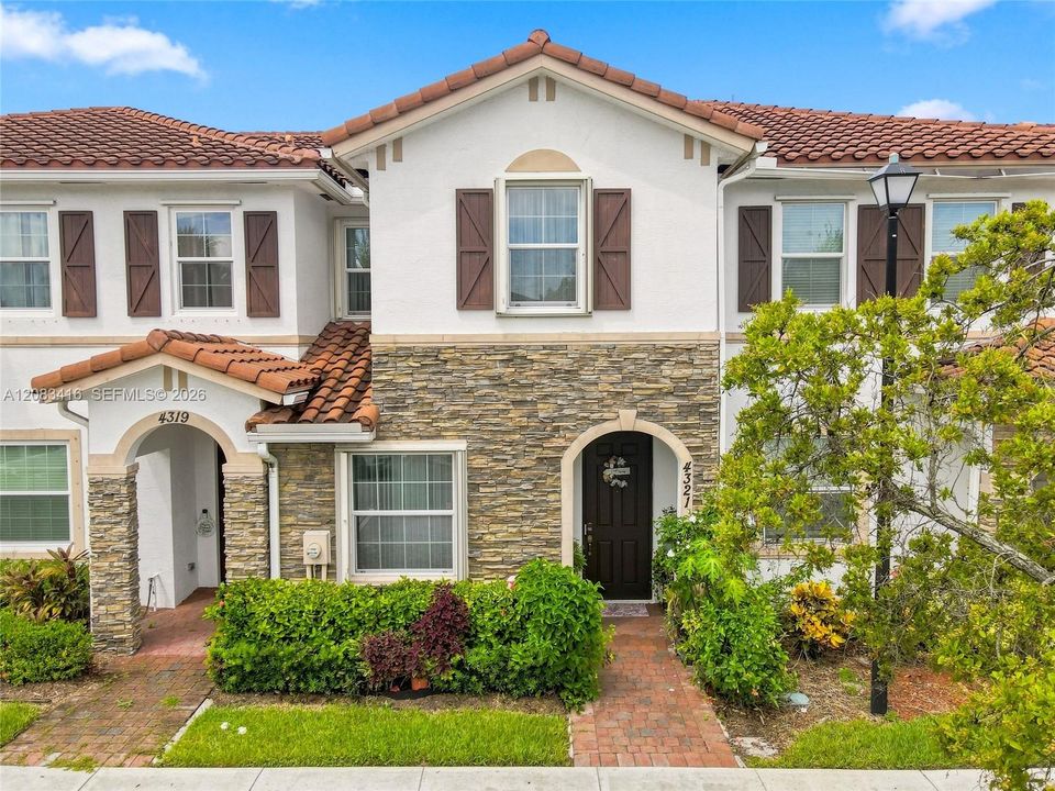 For Sale: $390,000 (3 beds, 2 baths, 1499 Square Feet)