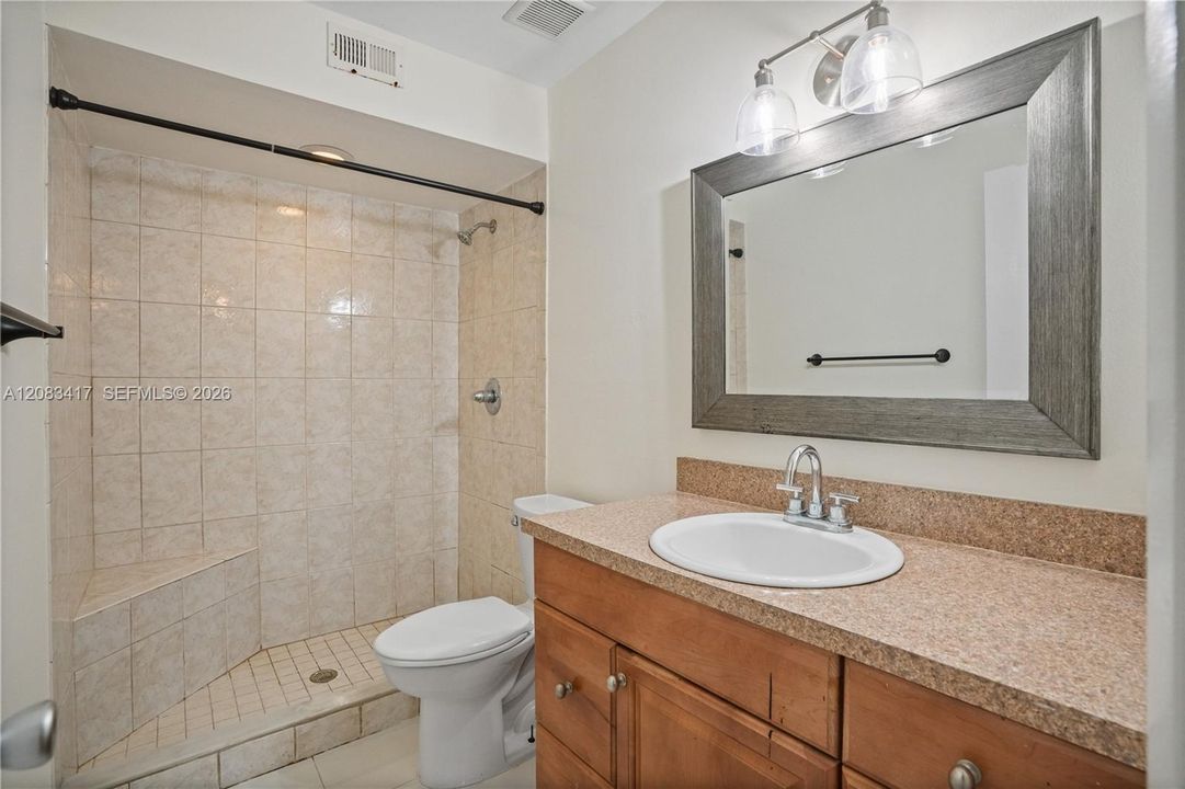 En Renta: $3,500 (4 camas, 2 baños, 1920 Pies cuadrados)