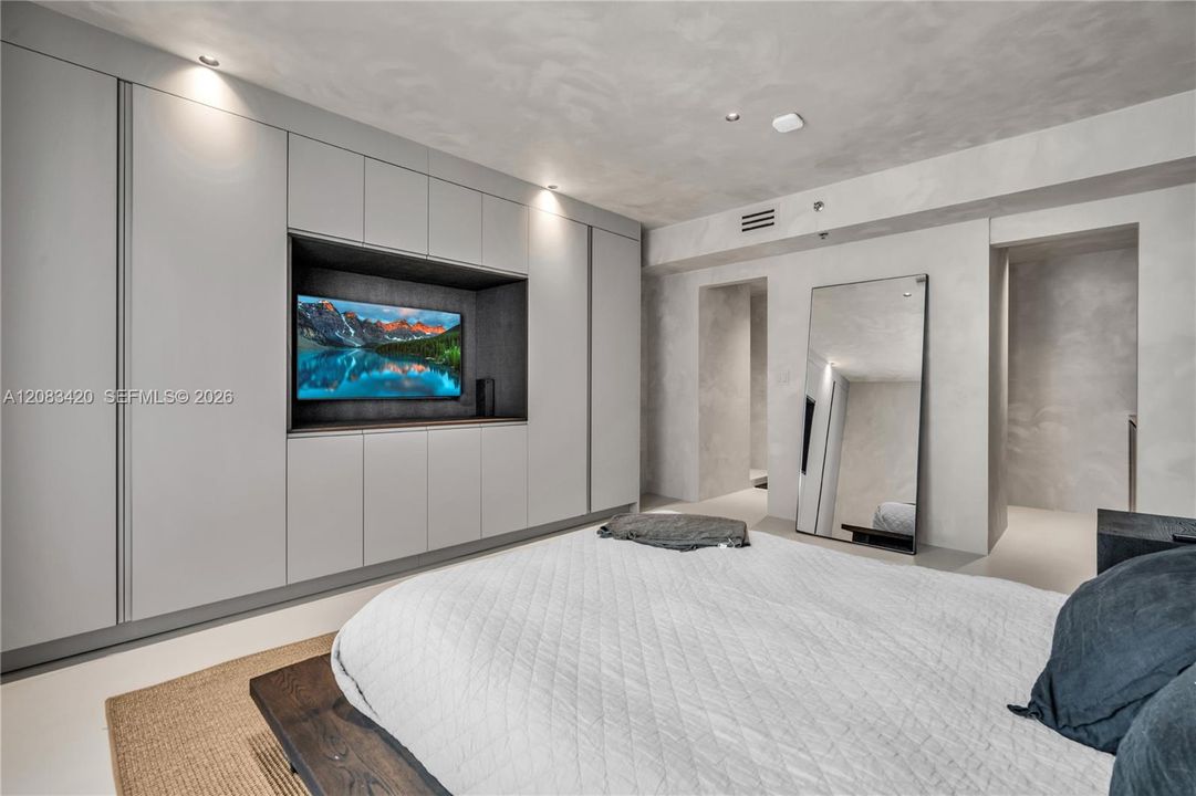 For Rent: $4,000 (1 beds, 1 baths, 876 Square Feet)