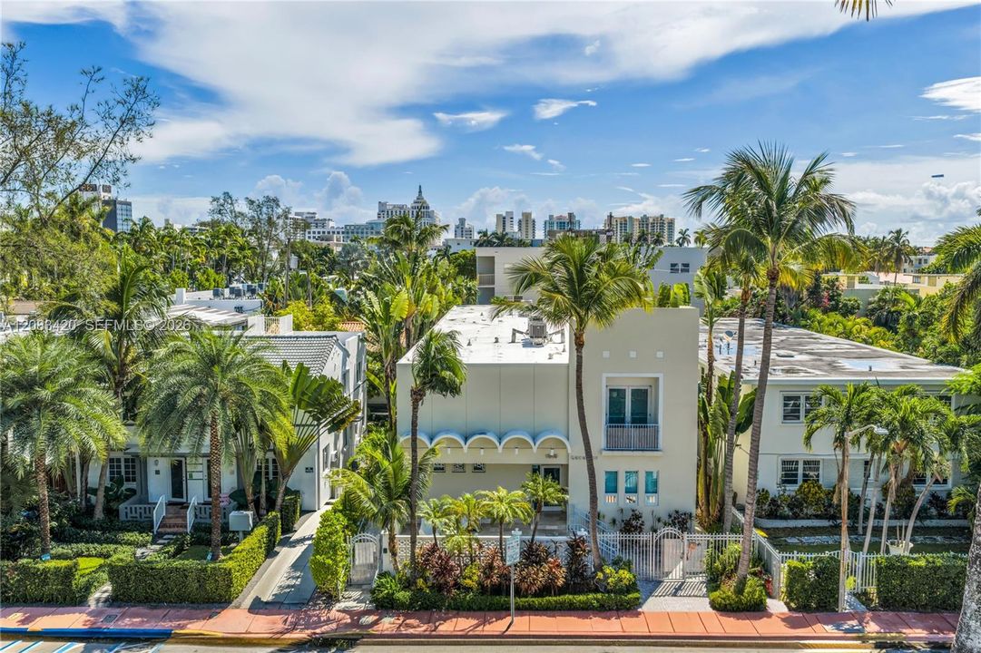 For Rent: $4,000 (1 beds, 1 baths, 876 Square Feet)