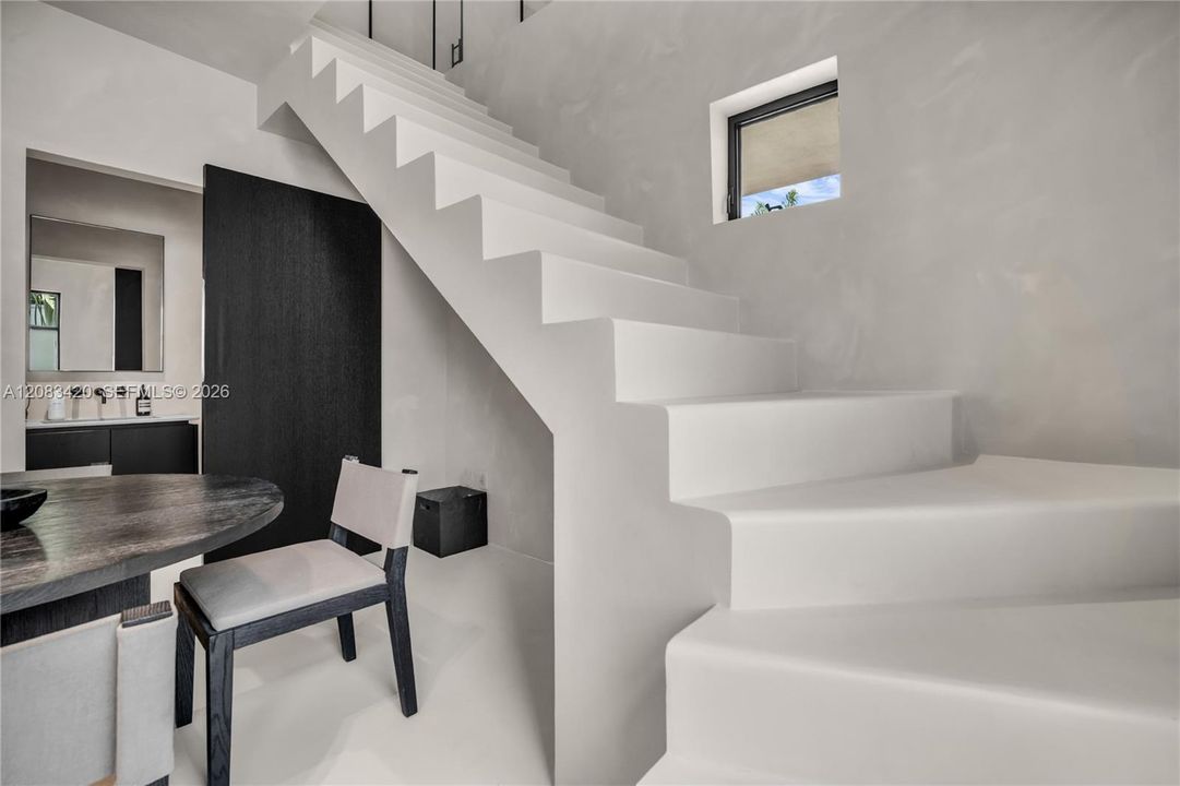 For Rent: $4,000 (1 beds, 1 baths, 876 Square Feet)