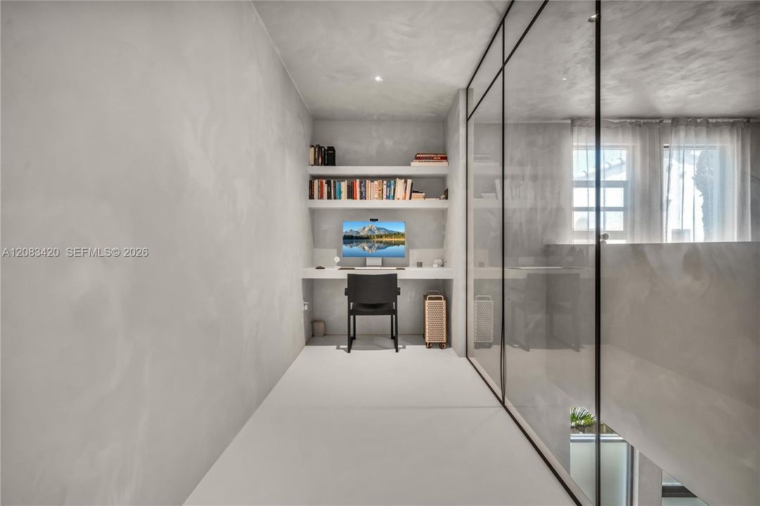 For Rent: $4,000 (1 beds, 1 baths, 876 Square Feet)