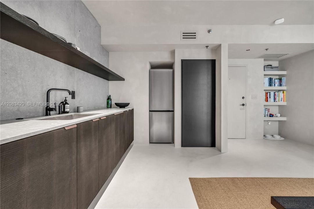 For Rent: $4,000 (1 beds, 1 baths, 876 Square Feet)