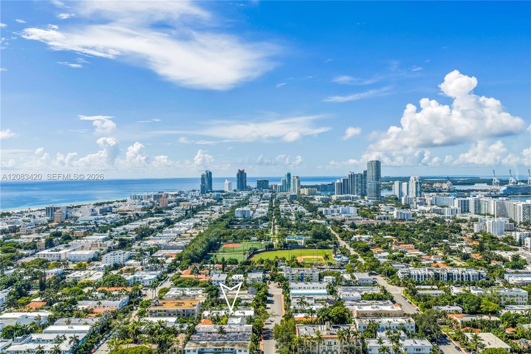 For Rent: $4,000 (1 beds, 1 baths, 876 Square Feet)