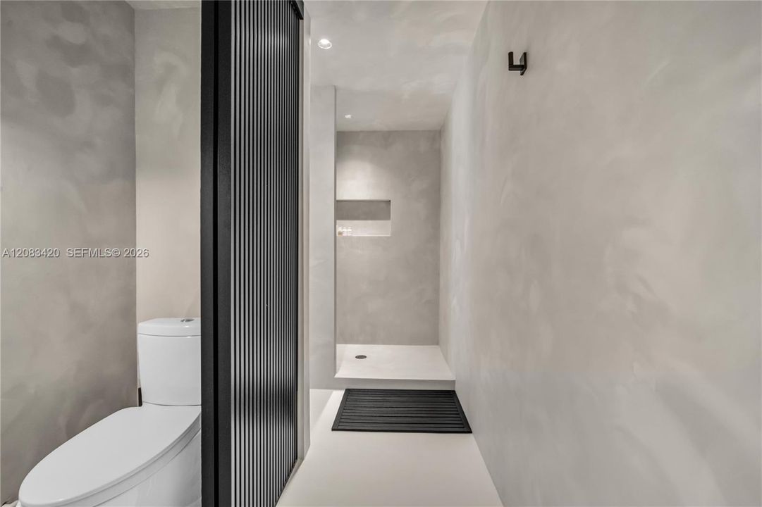 For Rent: $4,000 (1 beds, 1 baths, 876 Square Feet)