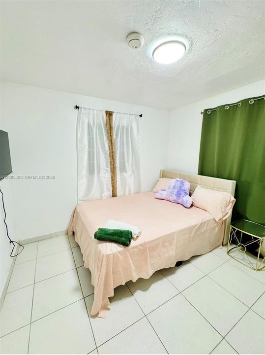 For Rent: $3,400 (3 beds, 2 baths, 720 Square Feet)