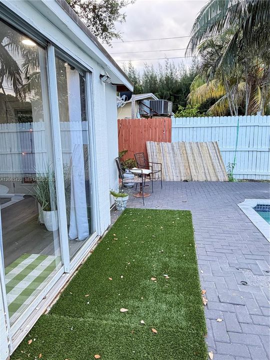 For Rent: $3,400 (3 beds, 2 baths, 720 Square Feet)