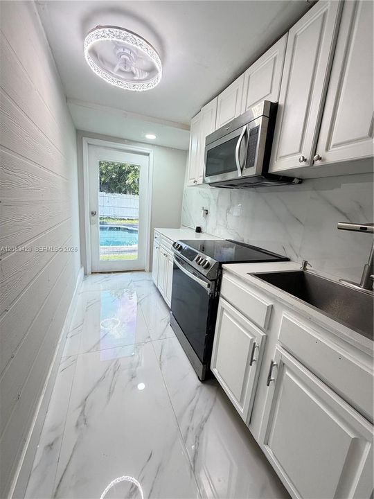 For Rent: $3,400 (3 beds, 2 baths, 720 Square Feet)