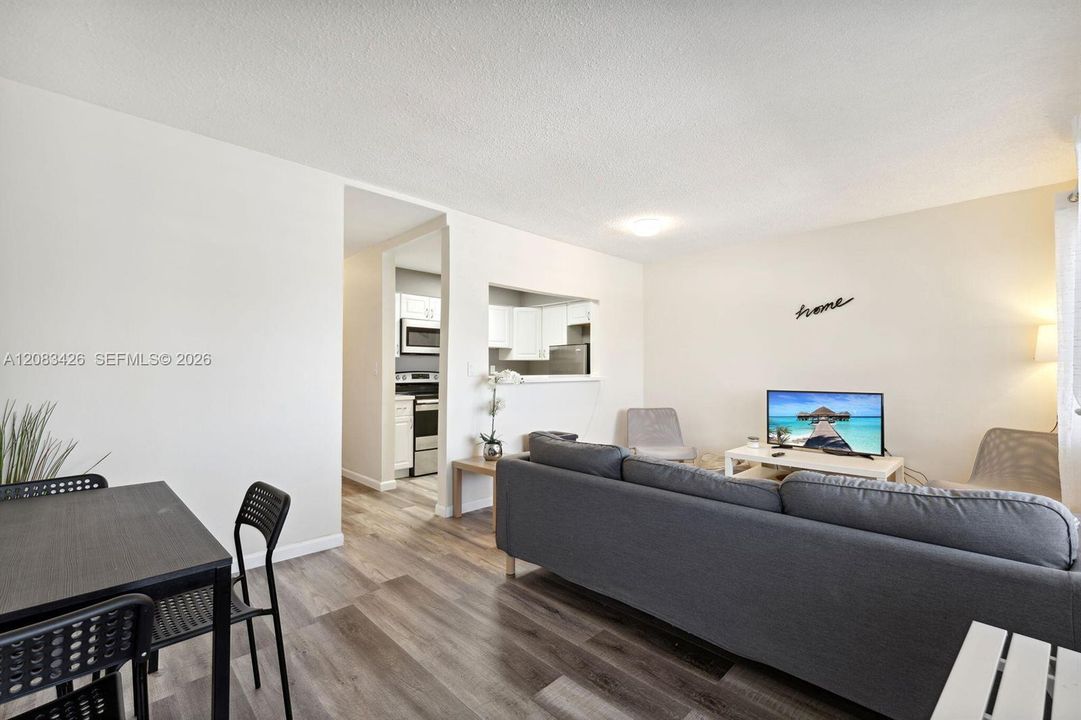 For Rent: $1,450 (1 beds, 1 baths, 648 Square Feet)