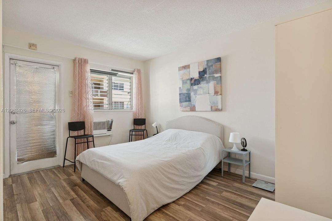 For Rent: $1,450 (1 beds, 1 baths, 648 Square Feet)