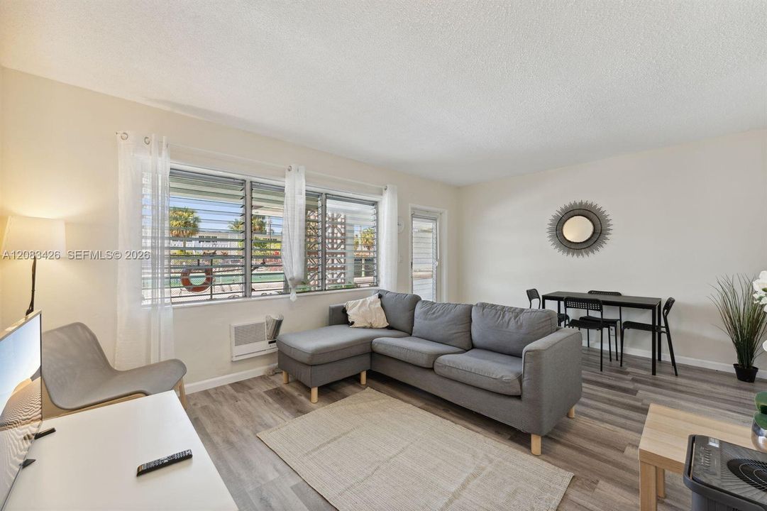 For Rent: $1,450 (1 beds, 1 baths, 648 Square Feet)